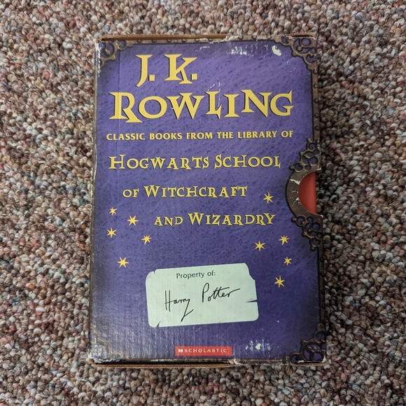 Harry Potter Book set of 2 - Quidditch & Fantastic Beasts - Picture 2 of 9